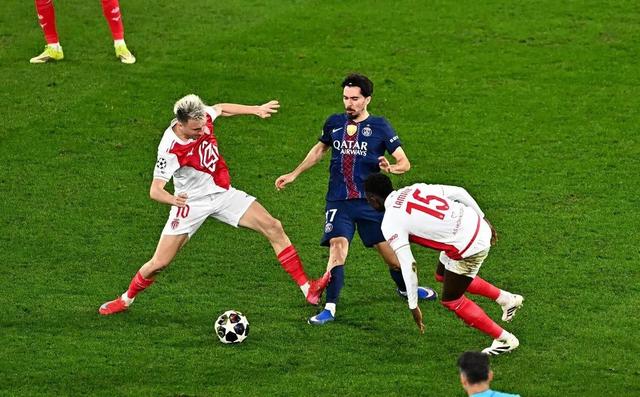 摩纳哥门将神勇扑救,保住球门不失败